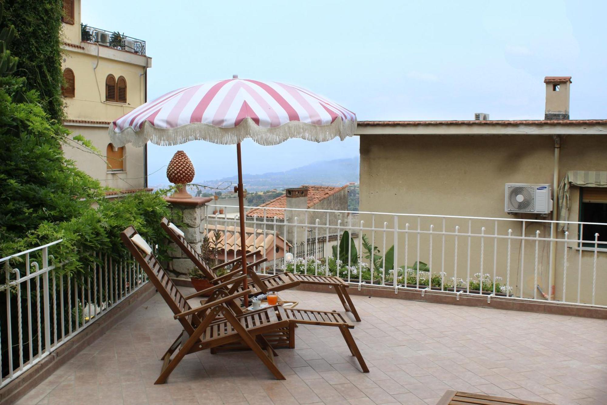 Donna Rosa - Your Home In تاورمينا المظهر الخارجي الصورة
